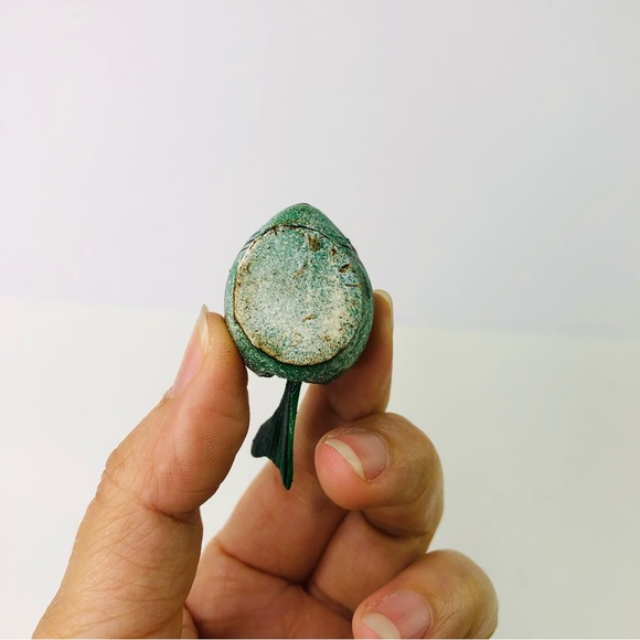 Green Wooden Fish Folk Art Figurine Trembling Tail Hand Painted Miniature - Picture 5 of 7